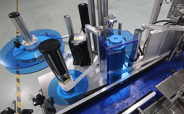 易拉罐圓瓶貼標(biāo)機(jī),圓瓶貼標(biāo)機(jī),全自動(dòng)貼標(biāo)機(jī)廠(chǎng)家