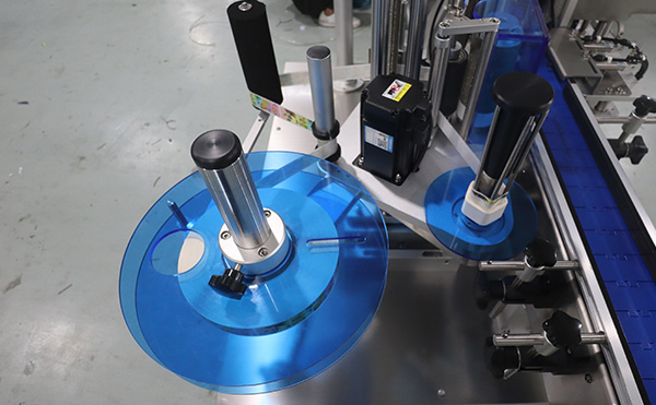 平面貼標(biāo)機(jī),圓瓶貼標(biāo)機(jī),自動貼標(biāo)機(jī),東莞貼標(biāo)機(jī)