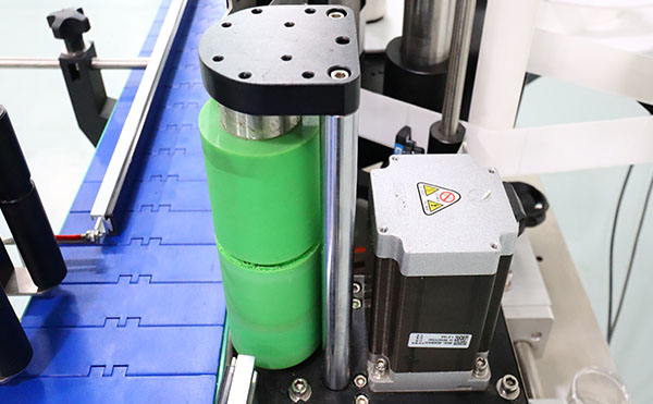 全自動高速貼標機,高速貼標機設(shè)備,貼標機設(shè)備,佼佼者自動化