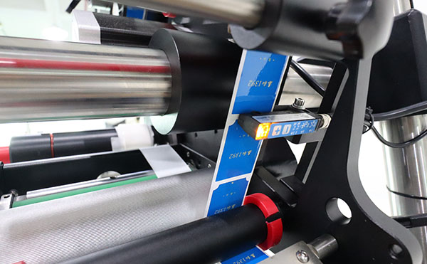 全自動平面貼標(biāo)機,平面貼標(biāo)機,貼標(biāo)機廠家